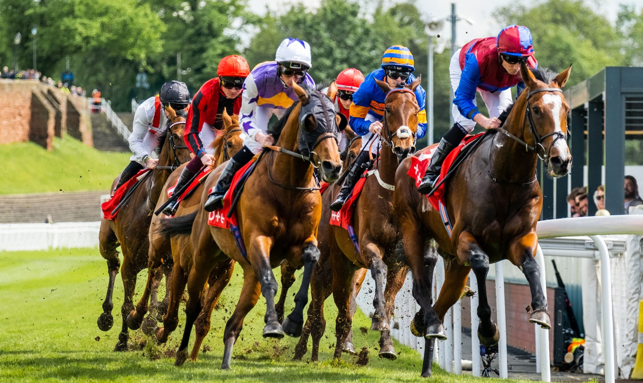 Chester Racecourse Announces Record Prize Fund for 2024 Following 17% Increase thumbnail image