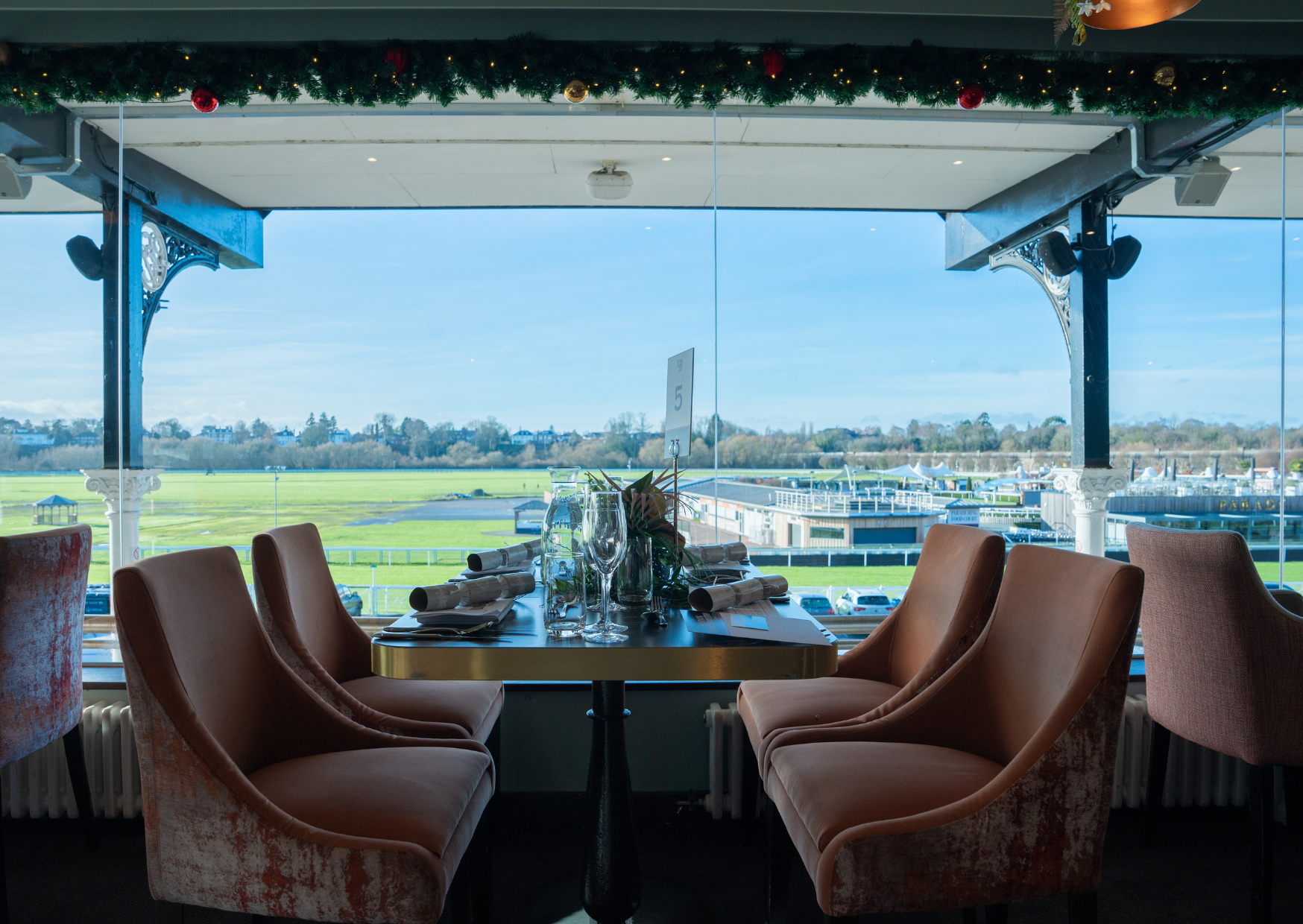 https://www.chester-races.com/tickets-and-packages/1539-bar-restaurant-family-fun-day/ thumbnail image