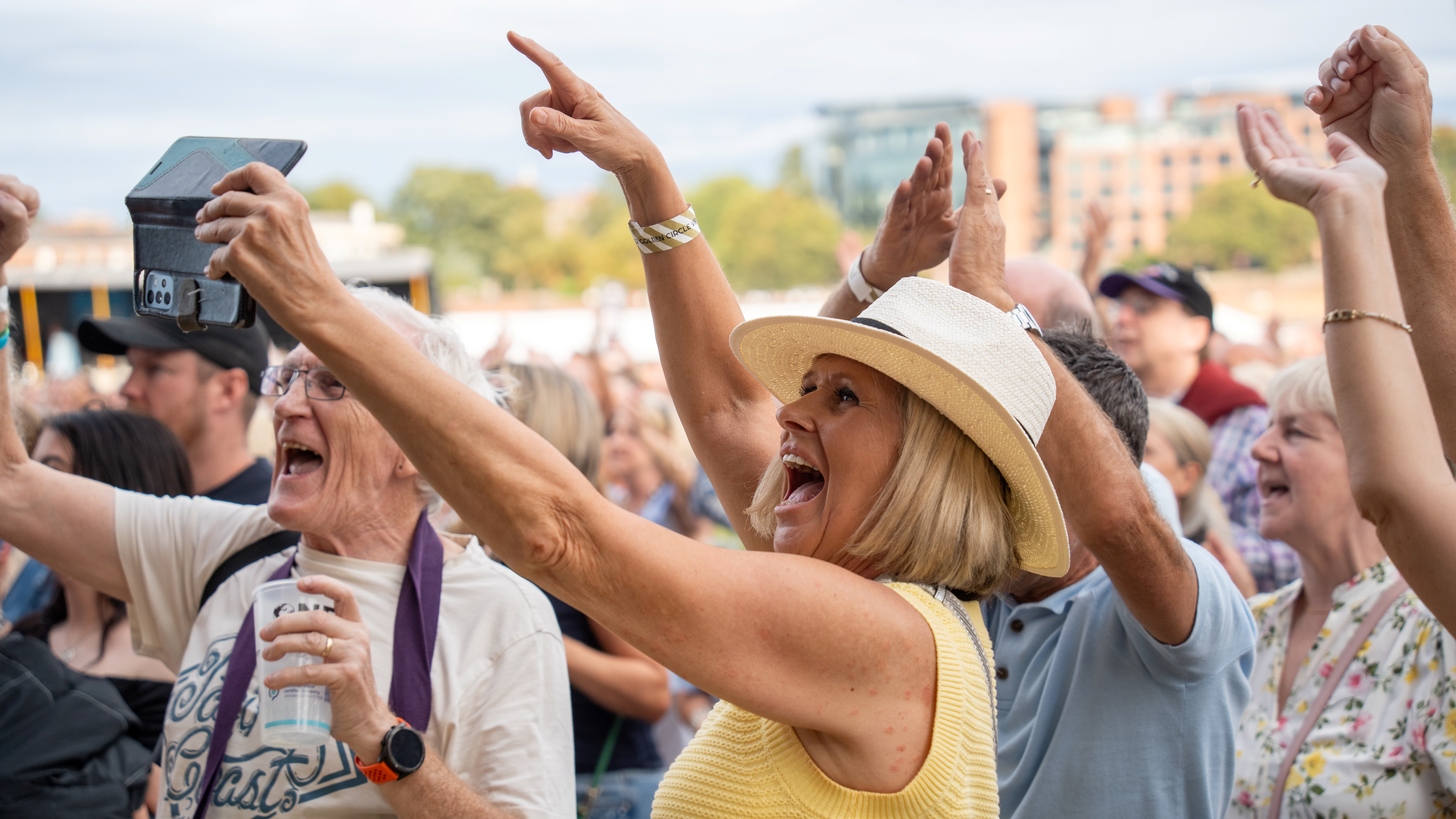 https://www.chester-races.com/tickets-and-packages/general-admission-simply-red-summer-funk-27/ thumbnail image