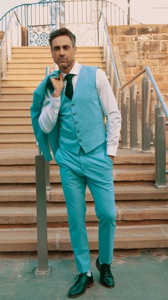 Transforming Into Raceday Style💥

Check out this transformation into a sharp race day look, styled by Cheshire Oaks Designer Outlet. From laid-back to race day dapper in seconds!👔✨

Ready to turn heads at the races!🏇🏽

#RacedayReady #CheshireOaks #MensStyle #OutfitTransformation #RaceDayVibes
